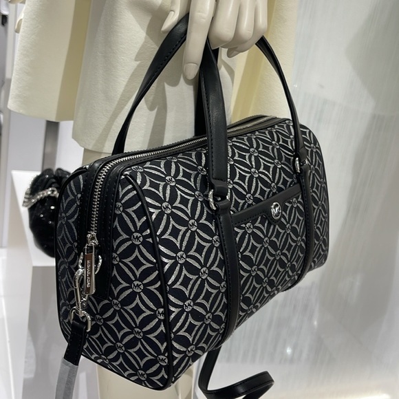 MICHAEL KORS JST TRAVEL MEDIUM DUFFLE SATCHEL SHOULDER CROSSBODY BAG MK BLACK - Picture 12 of 16